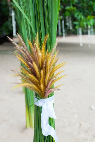 Çiçek süslemeleri Tayland sahilde düğün — Stok fotoğraf