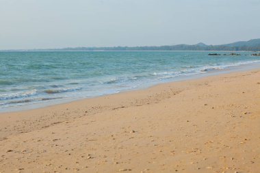 Deniz ve kum Khao Lak, Tayland at.
