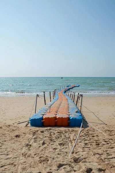 duba geçit denizin Phuket Tayland.