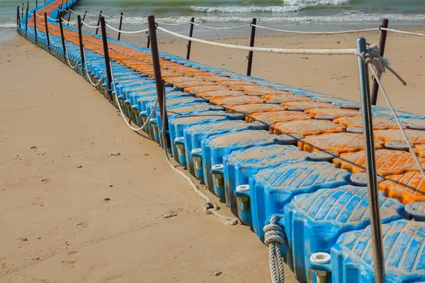 Pontoon sétány a tengeren — Stock Fotó