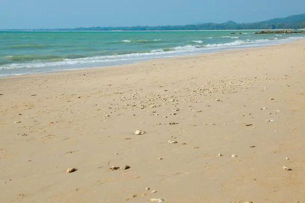 Mar y arena en Khao Lak, Tailandia . —  Fotos de Stock
