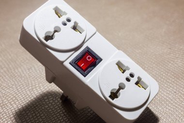 Elektrik prizi adaptörü .