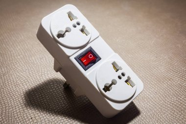 Elektrik prizi adaptörü .