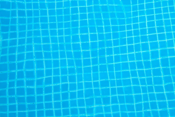 Água rasgada azul na piscina, Malásia . — Fotografia de Stock