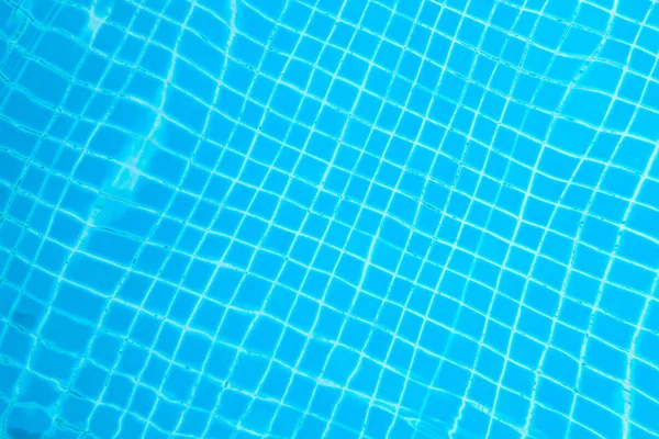 Água rasgada azul na piscina, Malásia . — Fotografia de Stock