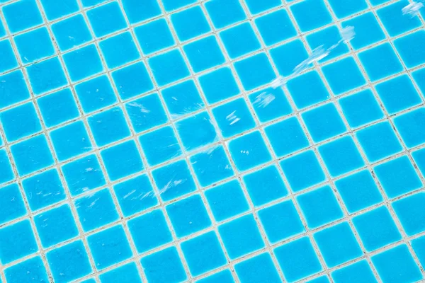 Água rasgada azul na piscina, Malásia . — Fotografia de Stock