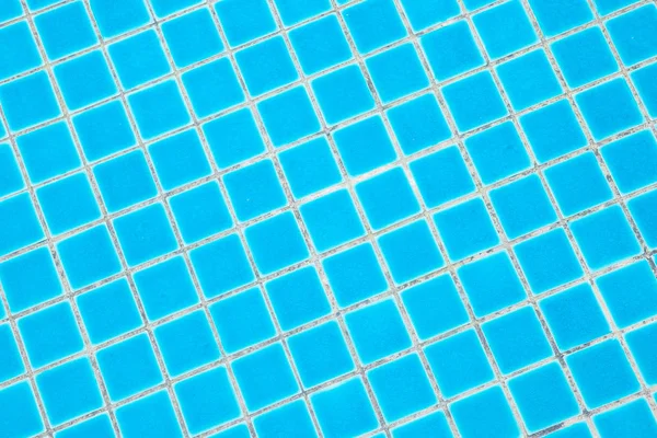 Blau gerissenes Wasser im Schwimmbad, Malaysia. — Stockfoto