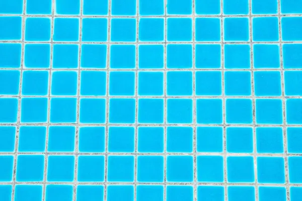 Blau gerissenes Wasser im Schwimmbad, Malaysia. — Stockfoto