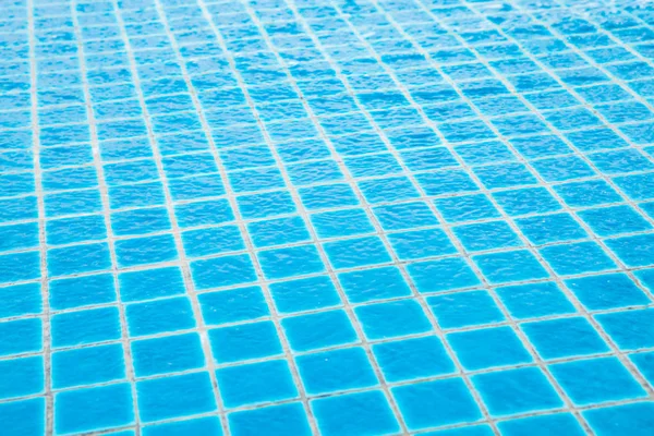 Água rasgada azul na piscina, Malásia . — Fotografia de Stock