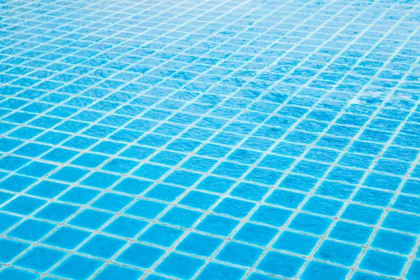 Água rasgada azul na piscina, Malásia . — Fotografia de Stock