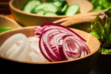 Açık büfedeki yemek düğün yemeği için hazırlandı..