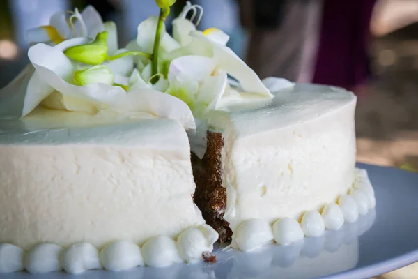 Matrimonio Taglio Una Torta Nuziale Giorno Del Matrimonio — Foto Stock