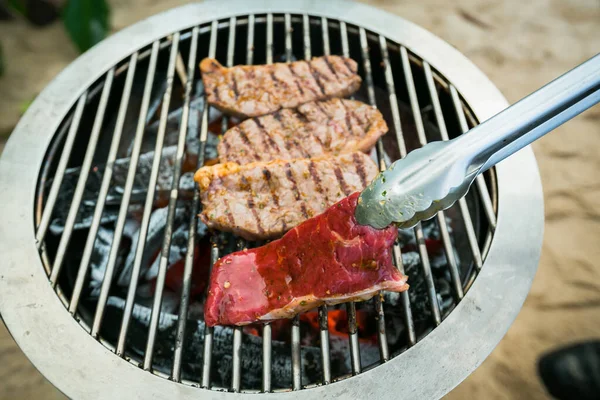 Carne Assada Churrasqueira Jantar Cozido Foco Seletivo — Fotografia de Stock