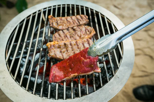 Carne Assada Churrasqueira Jantar Cozido Foco Seletivo — Fotografia de Stock