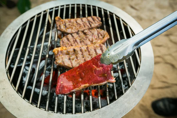 Carne Assada Churrasqueira Jantar Cozido Foco Seletivo — Fotografia de Stock