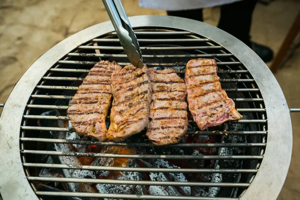 烧烤烤牛肉烧烤晚餐 有选择的焦点 — 图库照片