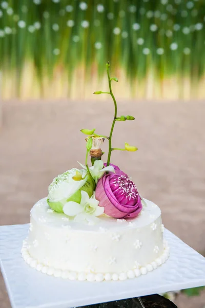 Hermosa Pastel Boda Con Flores Parte Superior —  Fotos de Stock