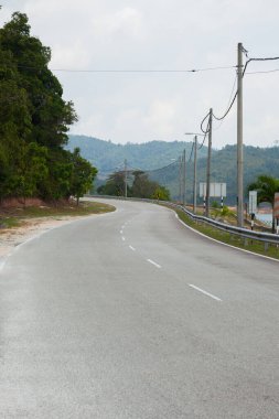 Penang, Malezya 'daki baraj sırtında. Teluk Bahang Barajı.