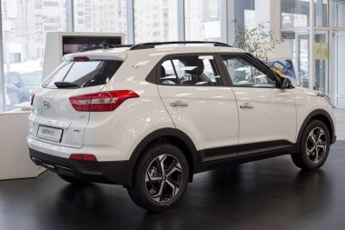 Rusya, İzhevsk - 23 Ocak 2020: Hyundai sergi salonunda New Creta Rock versiyonu. Ünlü dünya markası.