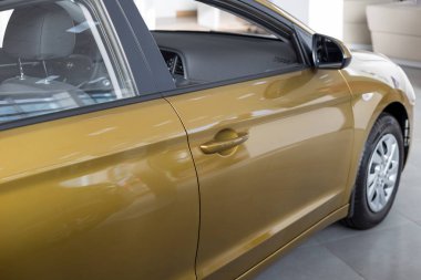 Rusya, İzhevsk - 30 Ekim 2019: Hyundai galerisinde yeni modern Elantra. Ünlü dünya markası.
