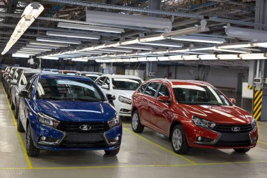 Rusya, İzhevsk - 14 Aralık 2019: Lada Otomobil Santrali Izhevsk, Avtovaz Grubu 'nun bir parçası. Lada 'nın yeni arabaları satışa hazır. Modern ulaşım.