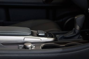 Yeni modern arabanın içi. Prestijli araçlar. Kapat..