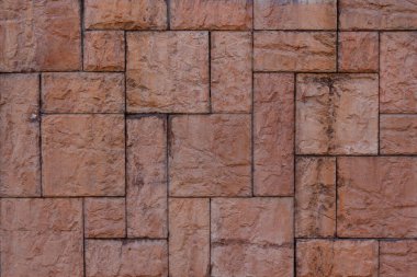 Taş yapının altındaki dekoratif duvar kiremitleri. Kum taşı. Arkaplan olarak taş duvar kullanımı.