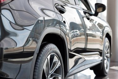 Rusya, İzhevsk - 21 Nisan 2018: Lexus galerisinde yeni bir araç. Ünlü dünya markası. Yan görüş. Modern ulaşım.