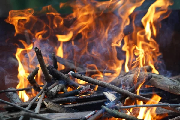 Barbeküde yangın.