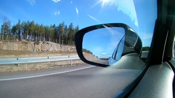 Large ou une vue arrière ou miroir de voiture — Video