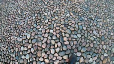 Birinci şahıs bakış açısı görüntüleri kaldırım üzerinde yürüme