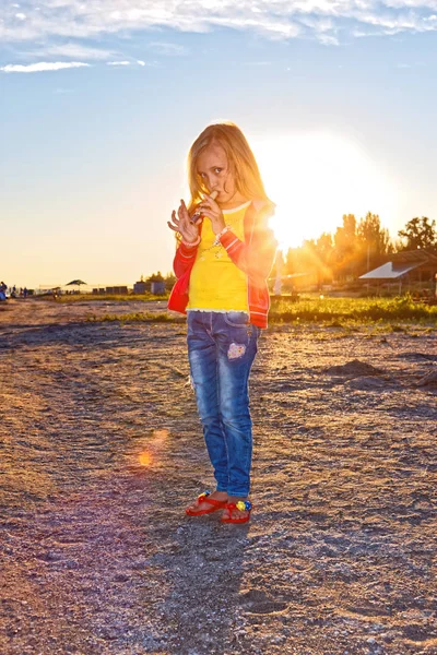 Little girl playing the fife — Stock Photo, Image