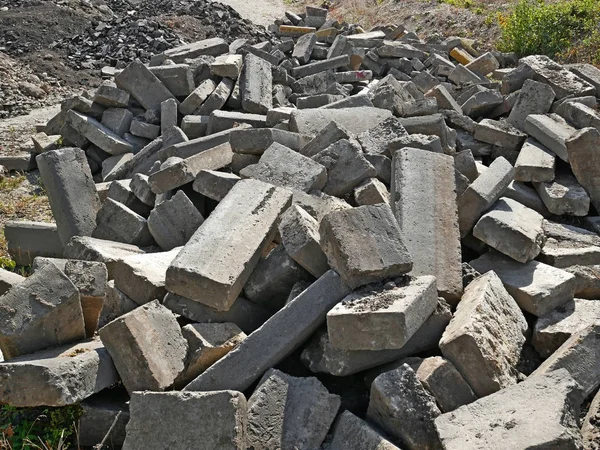 Large pile of used concrete blocks — Stock Photo, Image