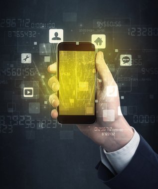 el ile altın perde smartphone tutarak