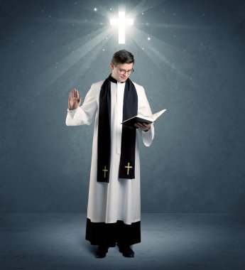 onun nimet veren genç rahip