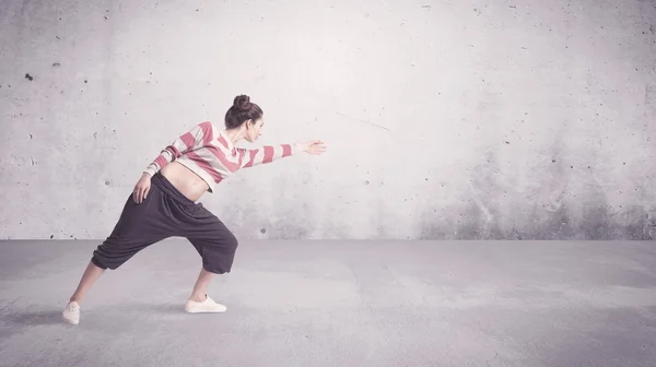 Pretty urban dancer with empty background — Stock Photo, Image