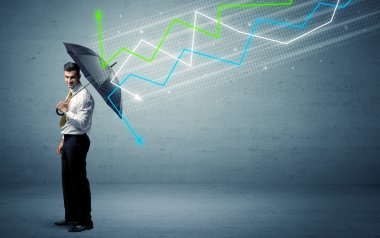 Şemsiye ve borsa okları kavramına sahip iş adamı
