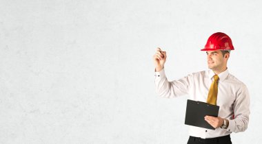 Boşlukta çizim yapan genç mimar