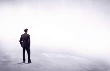 Dikiz duran iş kişi