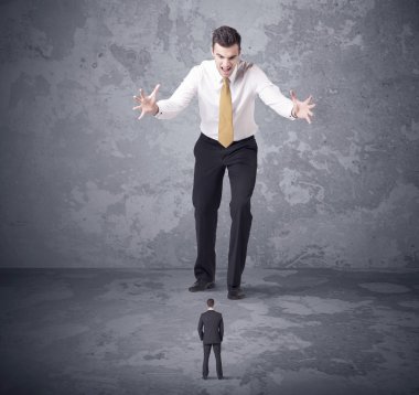 Büyük patron küçük iş arkadaşı arıyorum