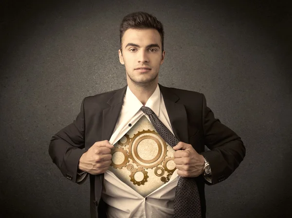 Empresario arrancando camisa y máquina rueda dentada muestra — Foto de Stock