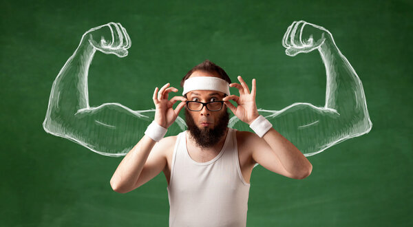 Тощий молодой человек тренируется