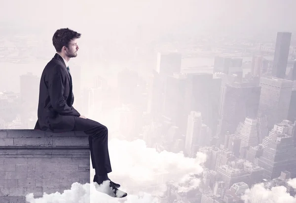 Sales person sitting on building edge in city — Stock Photo, Image