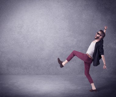 Boş uzayda bağıran manken