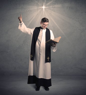 onun nimet veren genç rahip