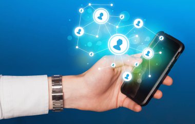 Smartphone, sosyal ağ kavramı işaret parmak