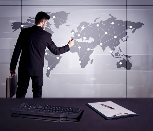 Persona de negocios dibujando puntos en el mapa del mundo —  Fotos de Stock