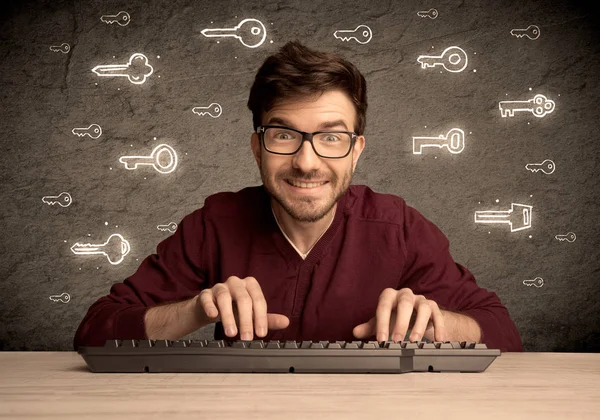 Hacker nerd man met getekende wachtwoord sleutels — Stockfoto