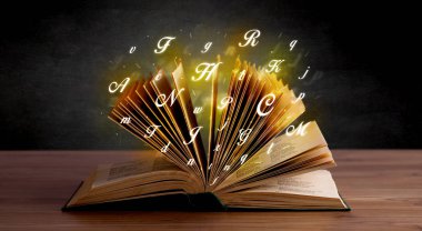 Kitap üzerinde alfabesi harfleri 
