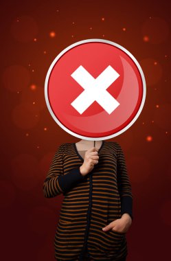 Tutan kadın x işareti